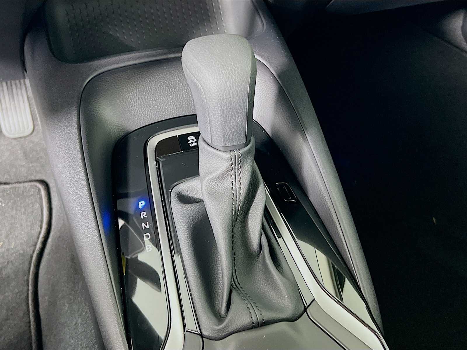 2025 Toyota Corolla LE - Photo 11