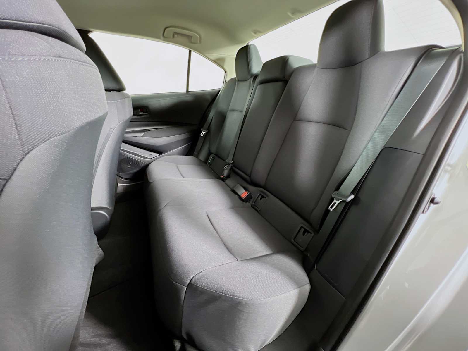 2025 Toyota Corolla LE - Photo 13
