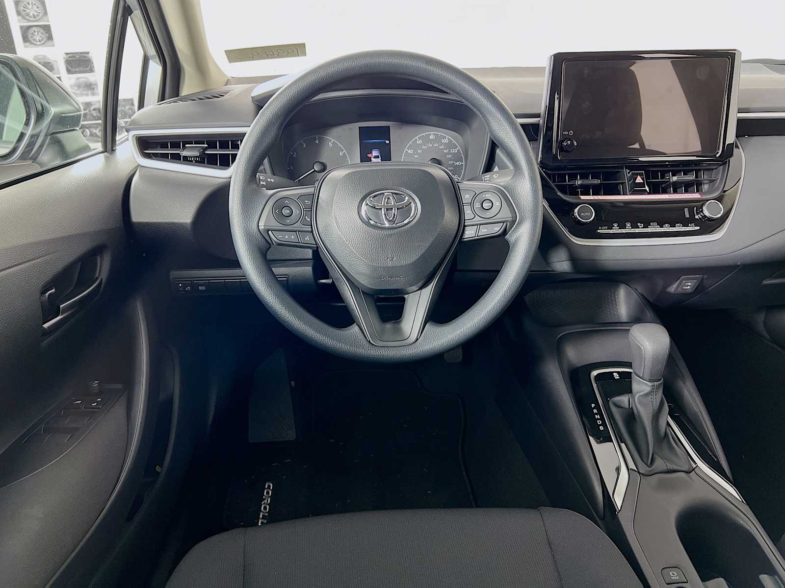 2025 Toyota Corolla LE - Photo 14