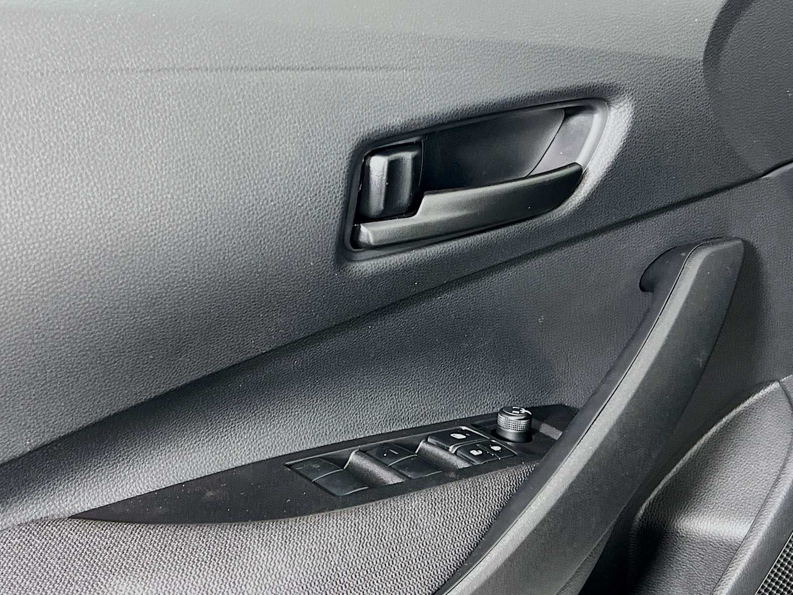 2025 Toyota Corolla LE - Photo 15