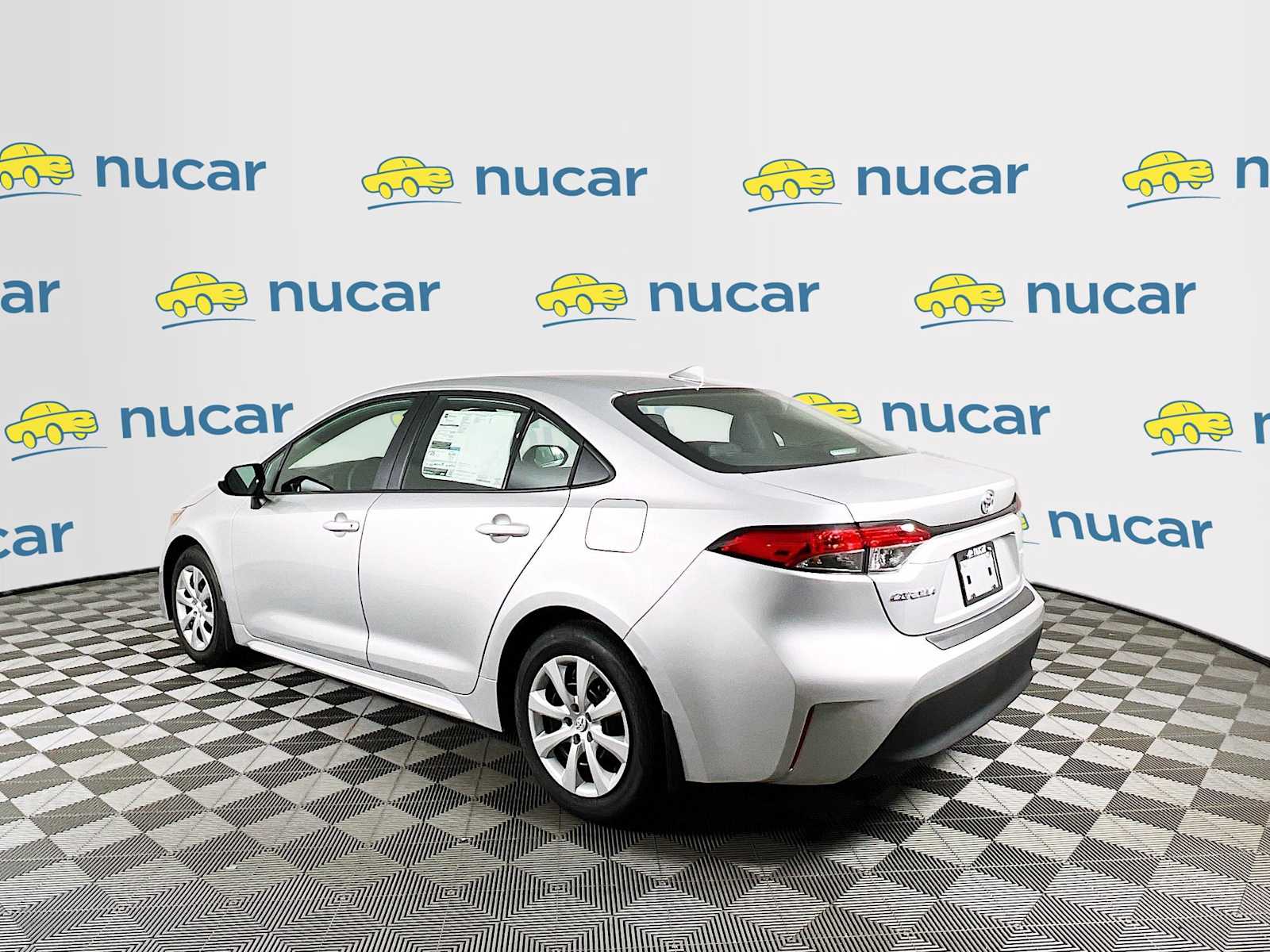 2025 Toyota Corolla LE - Photo 4