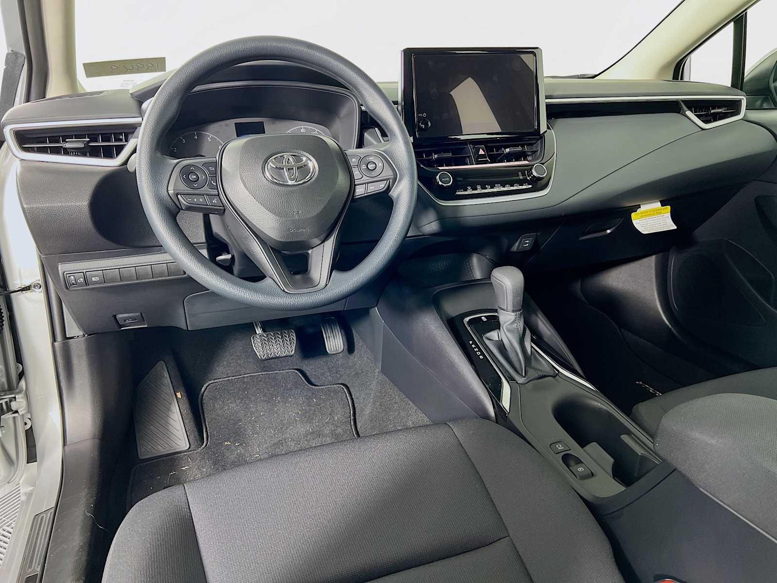2025 Toyota Corolla LE - Photo 6