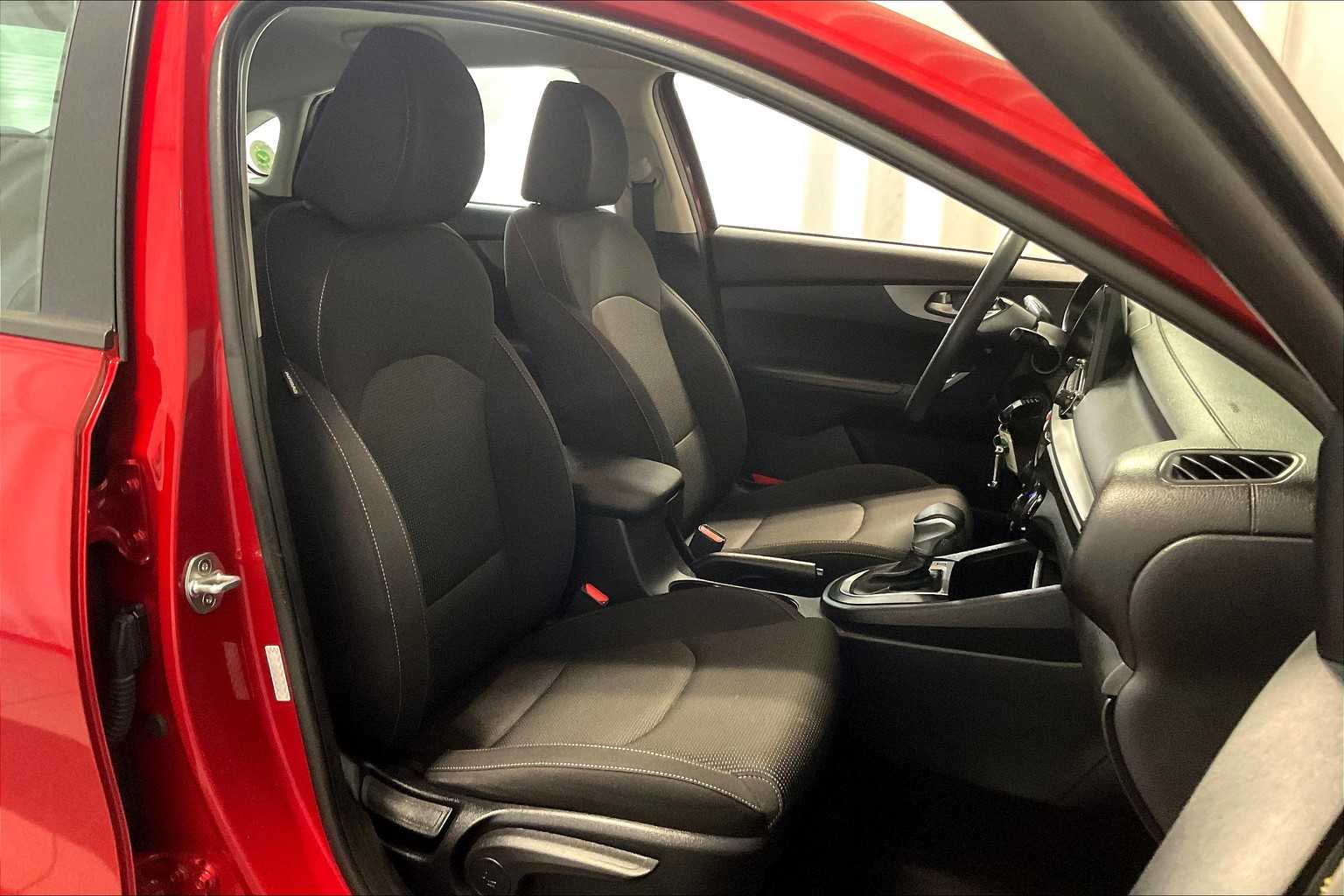 2019 Kia Forte LXS - Photo 11