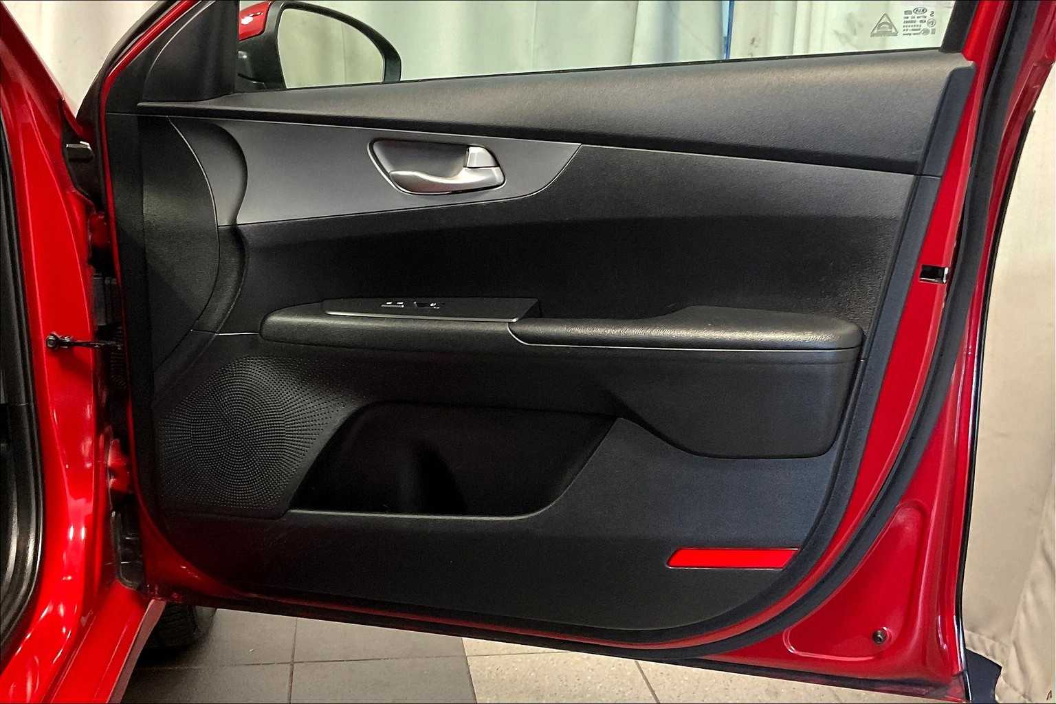 2019 Kia Forte LXS - Photo 12