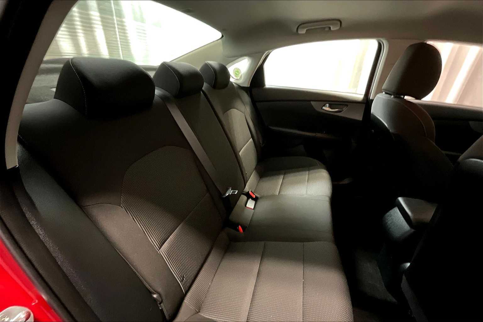 2019 Kia Forte LXS - Photo 16