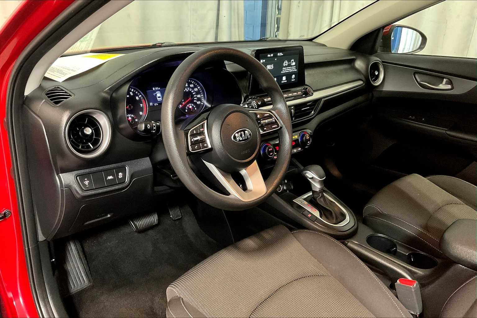 2019 Kia Forte LXS - Photo 8