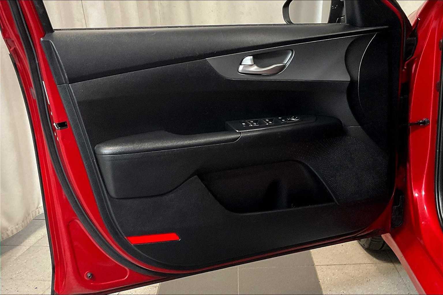 2019 Kia Forte LXS - Photo 9