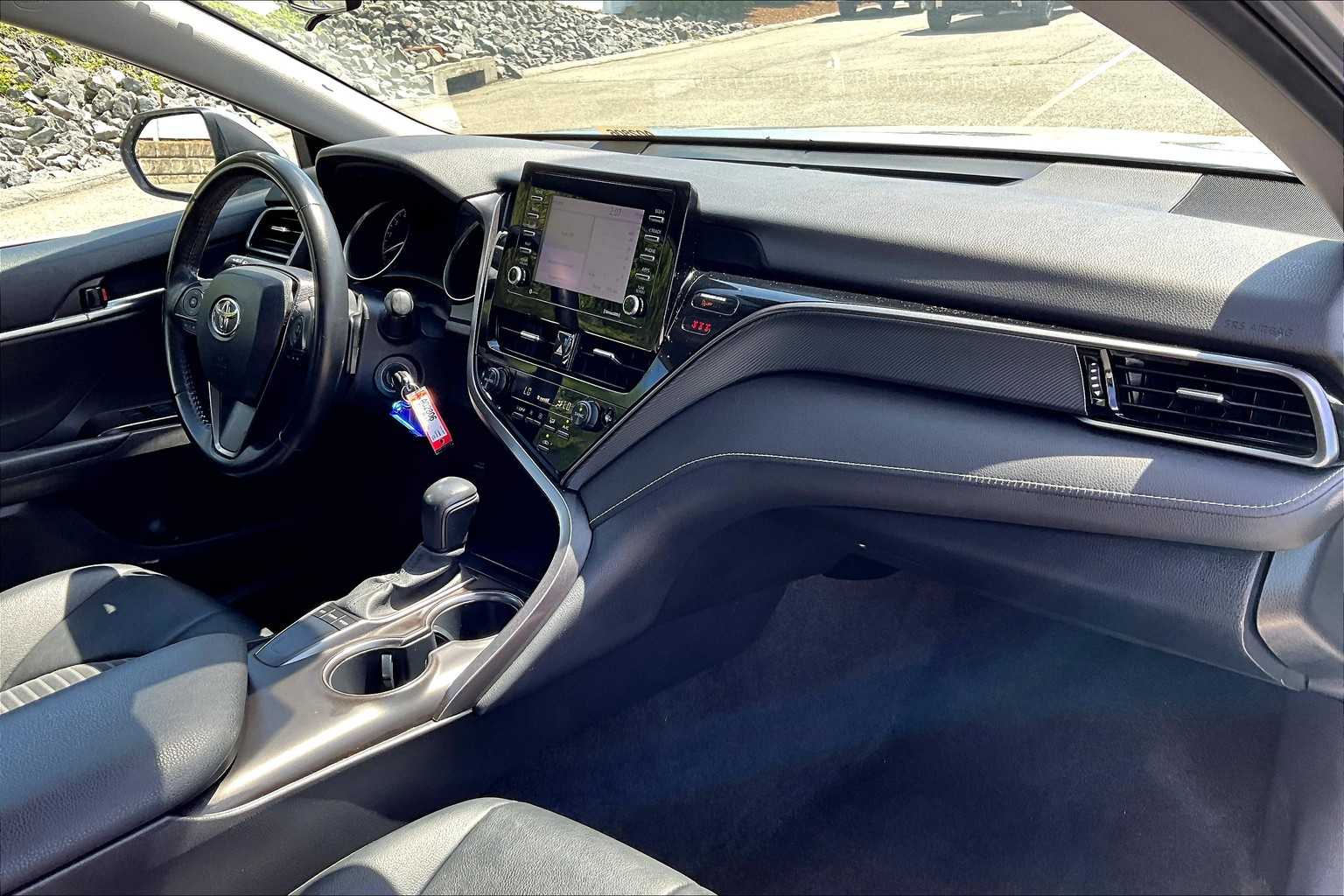 2023 Toyota Camry SE - Photo 14