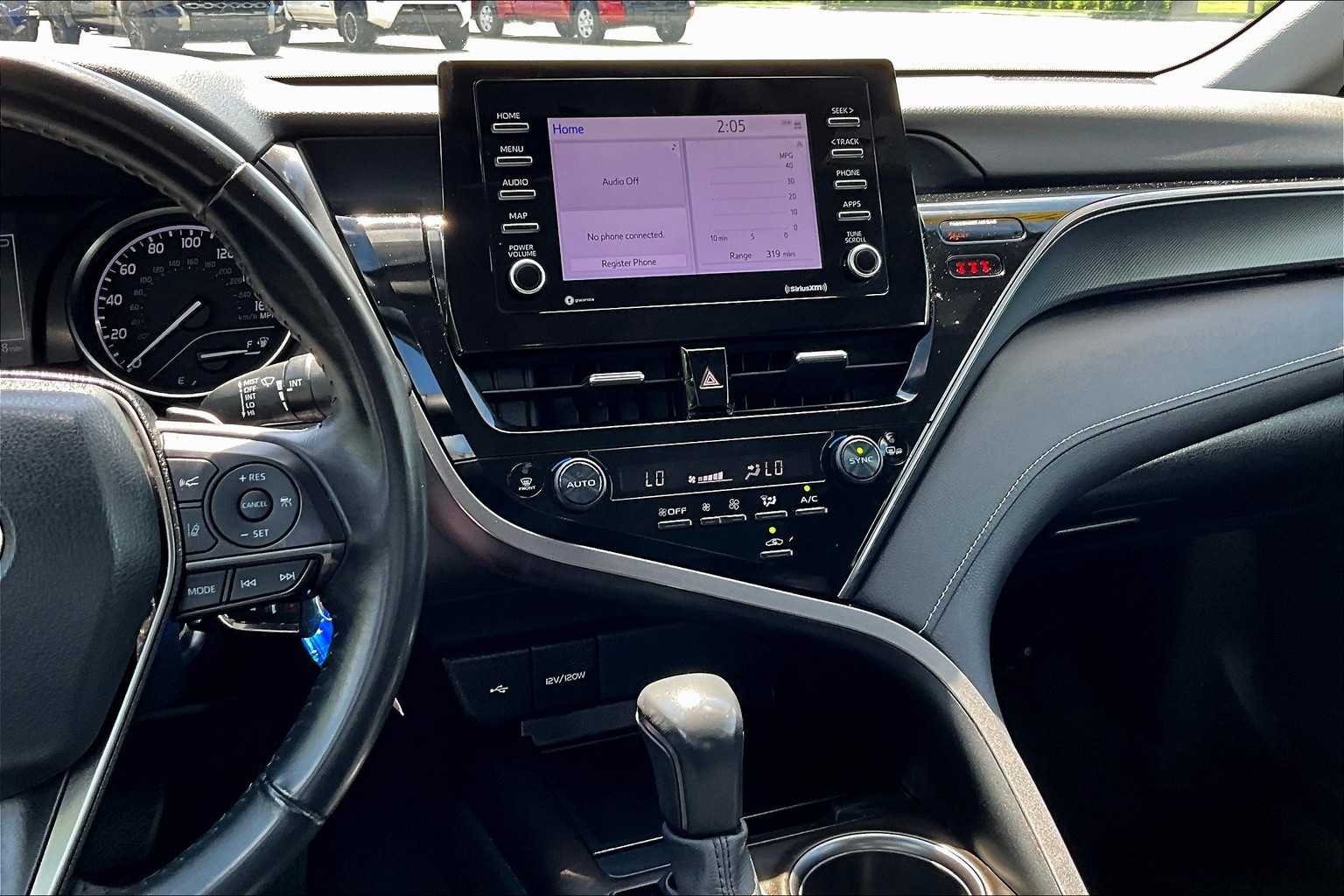 2023 Toyota Camry SE - Photo 18