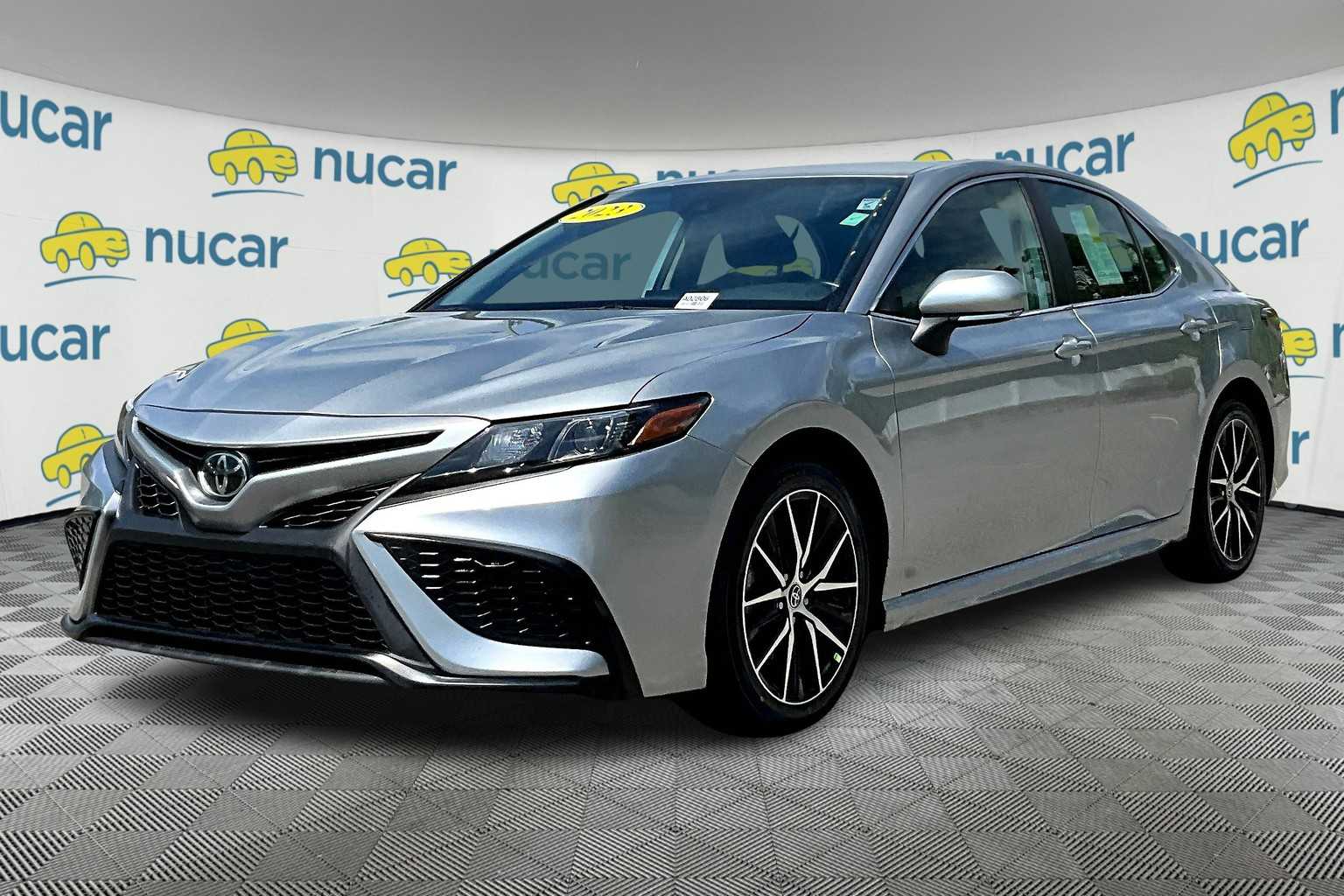 2023 Toyota Camry SE - Photo 3