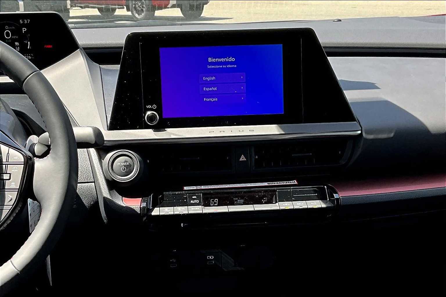 2025 Toyota Prius Plug-In Hybrid SE - Photo 13