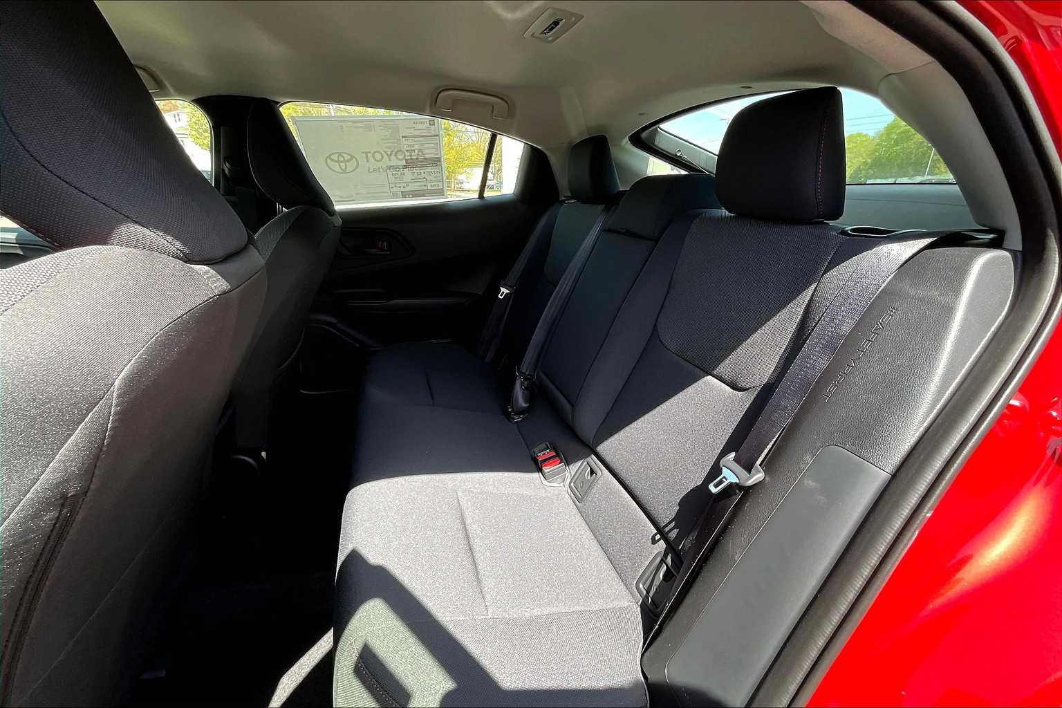 2025 Toyota Prius Plug-In Hybrid SE - Photo 15