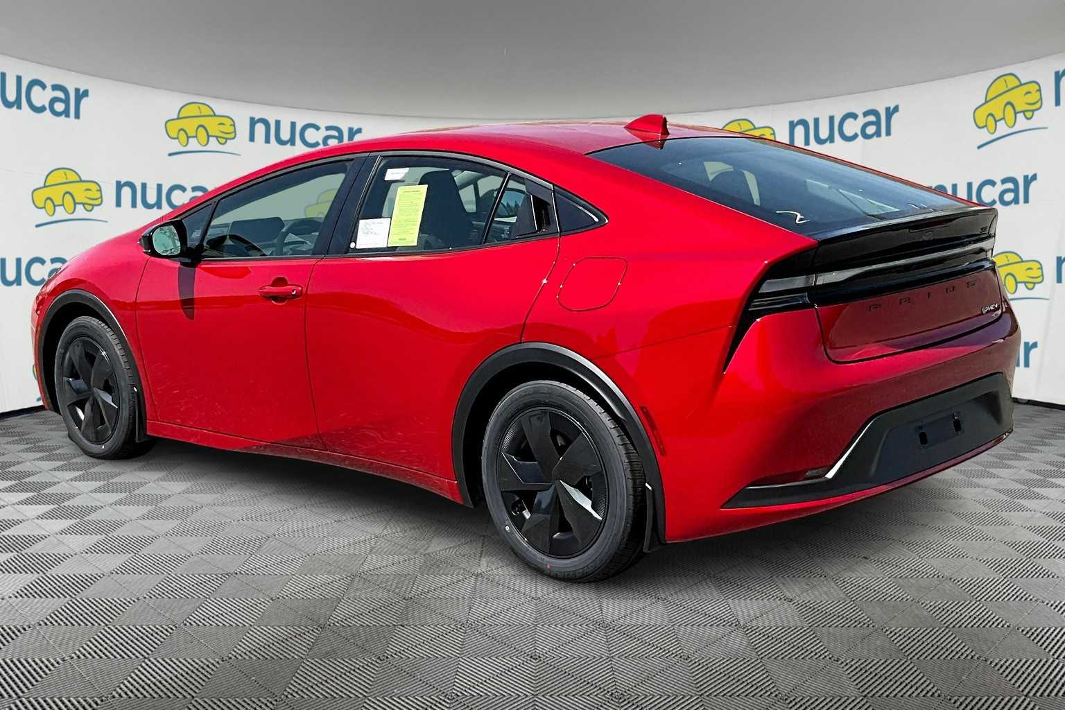 2025 Toyota Prius Plug-In Hybrid SE - Photo 5