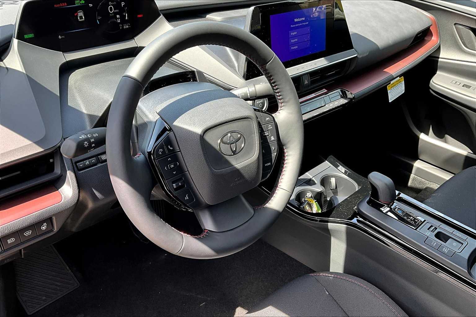 2025 Toyota Prius Plug-In Hybrid SE - Photo 9