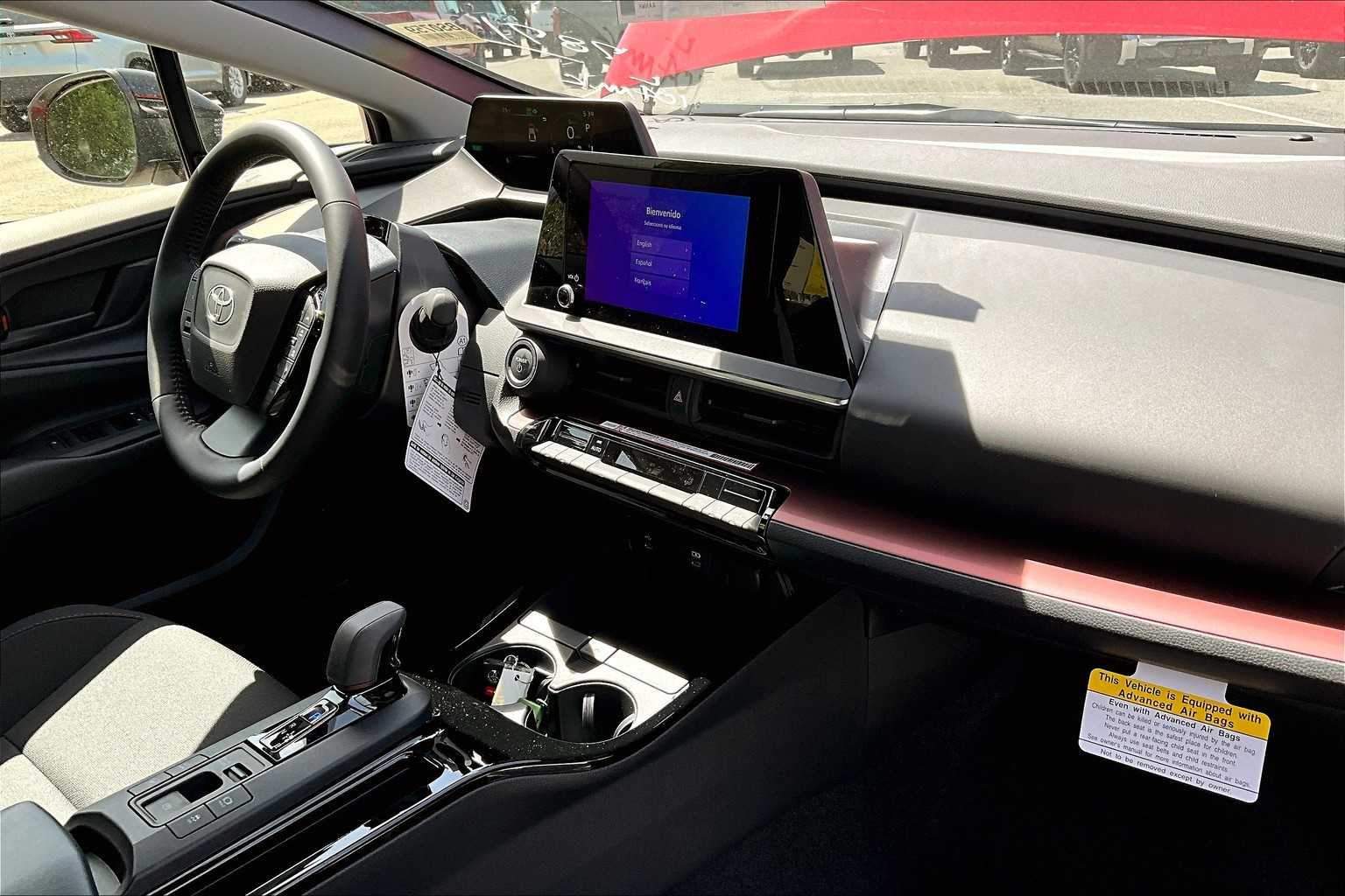 2025 Toyota Prius Plug-In Hybrid SE - Photo 10