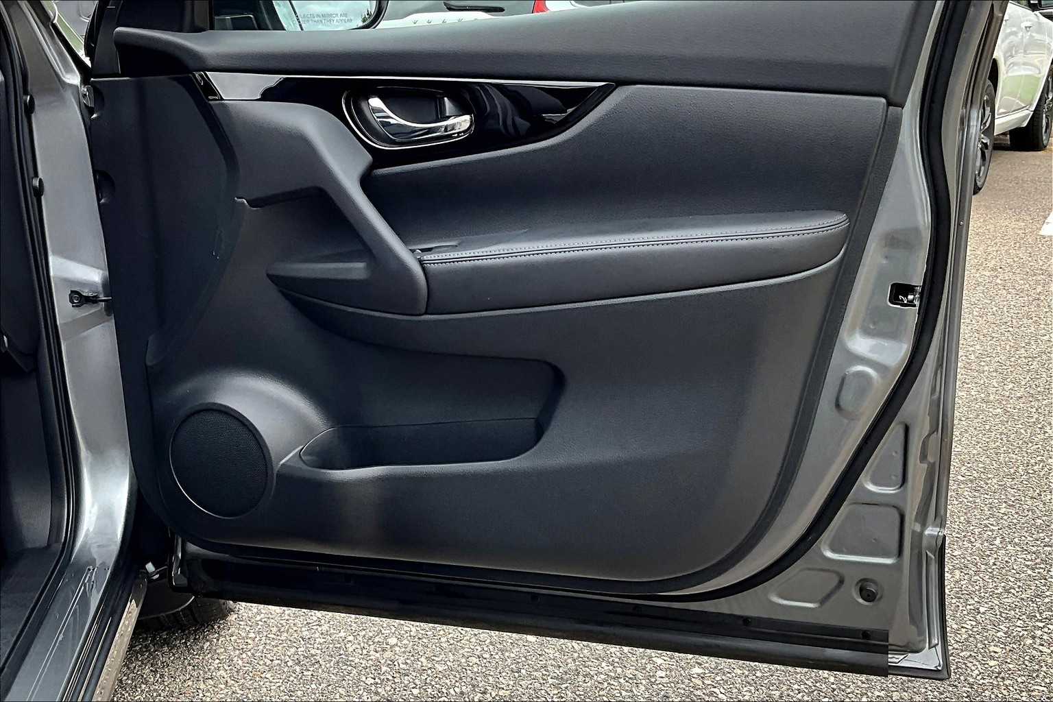 2021 Nissan Rogue Sport SL - Photo 12