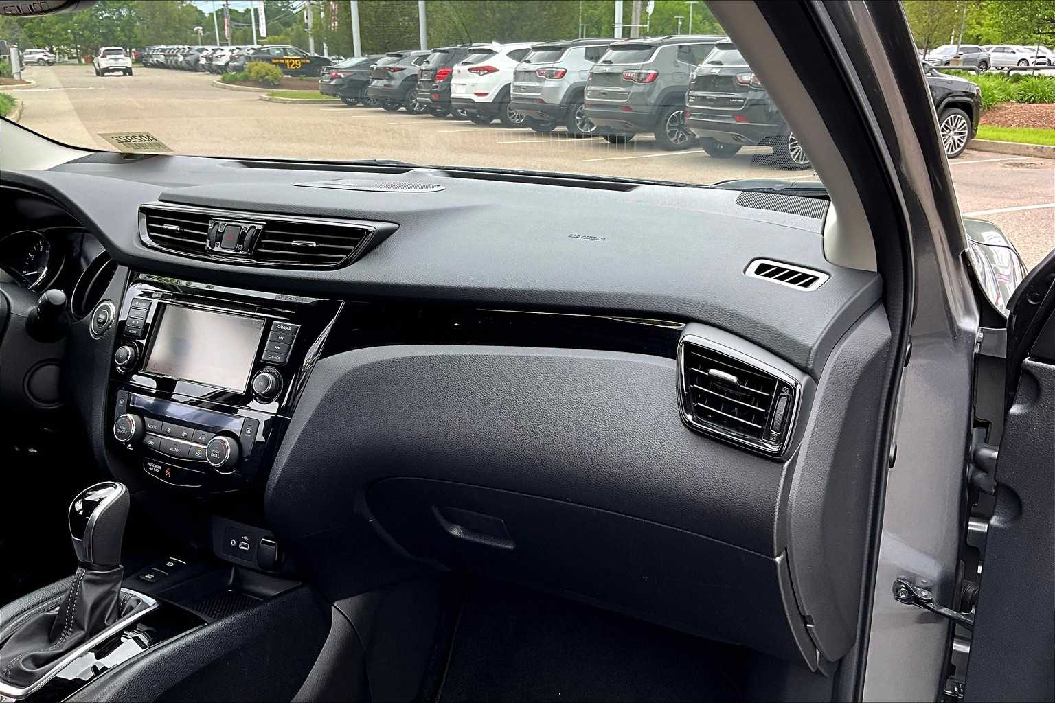 2021 Nissan Rogue Sport SL - Photo 13