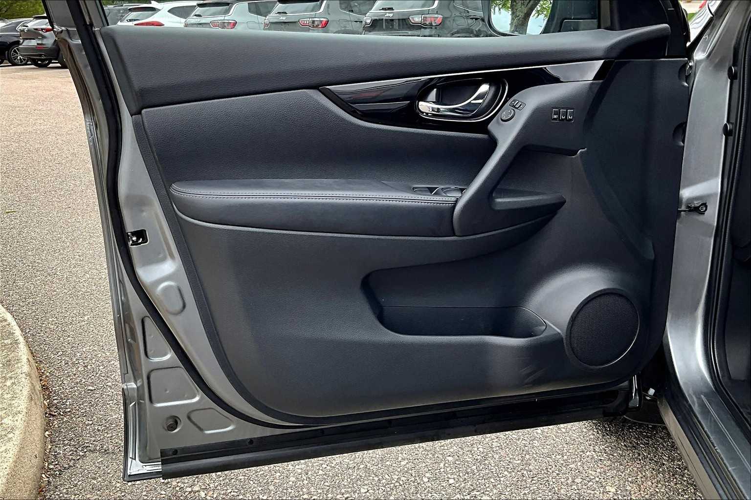 2021 Nissan Rogue Sport SL - Photo 9