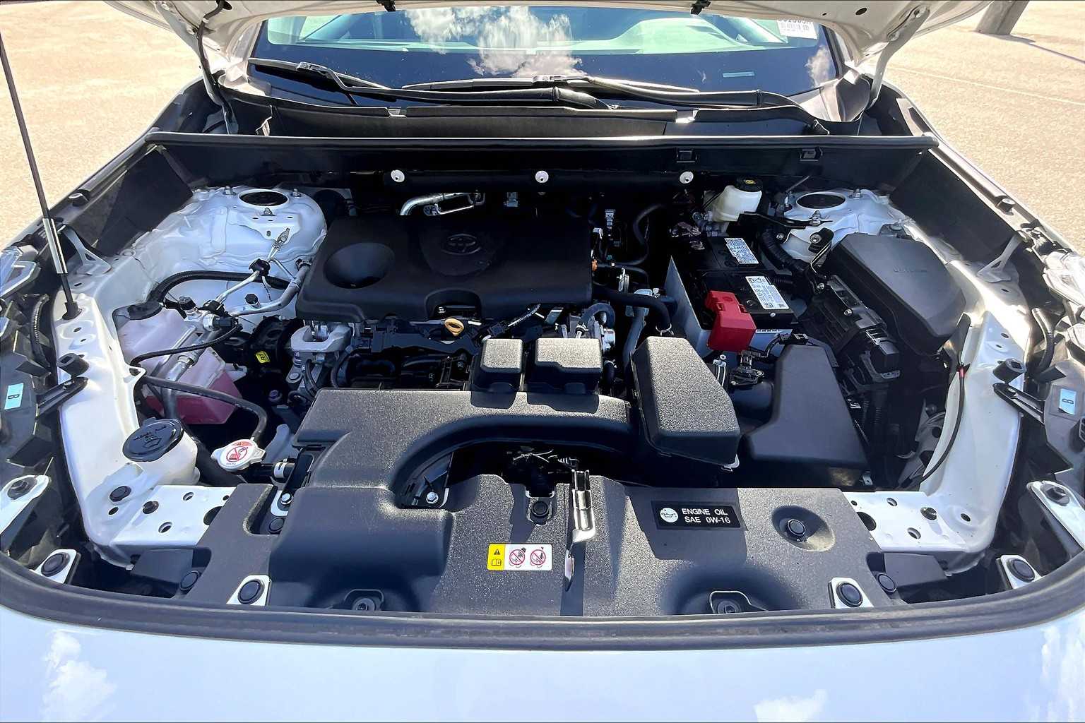 2022 Toyota RAV4 LE - Photo 30