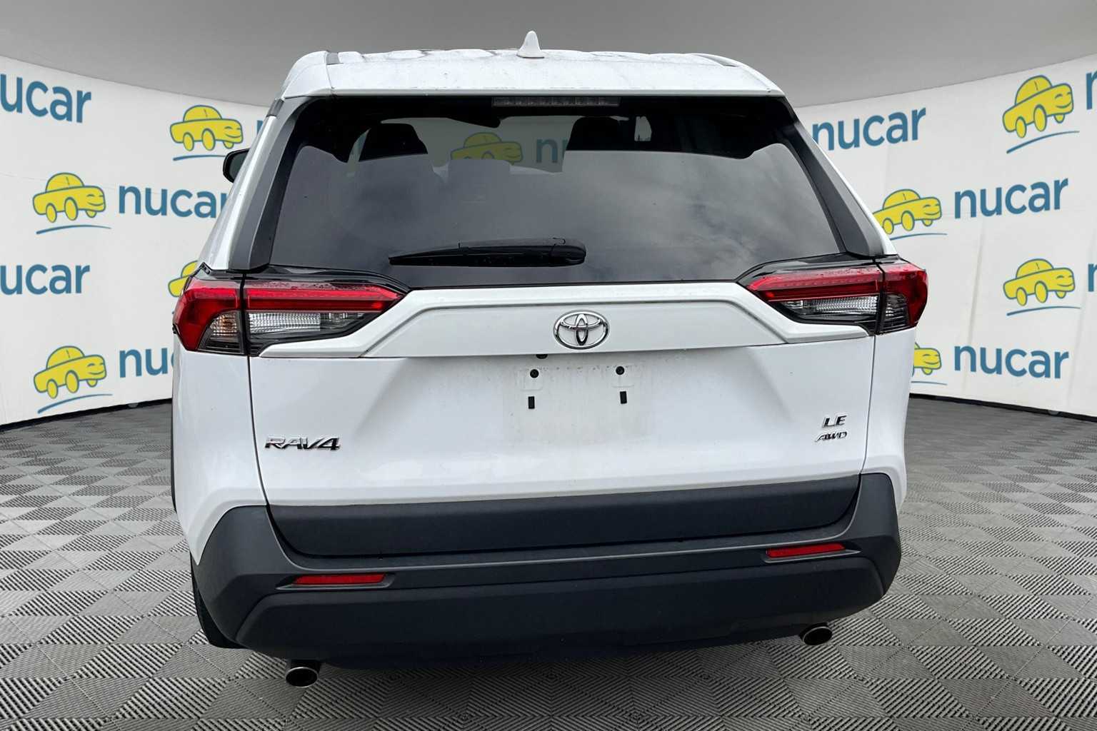 2022 Toyota RAV4 LE - Photo 3