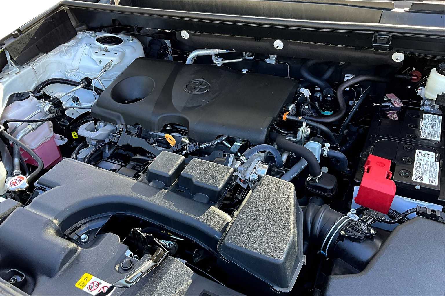 2022 Toyota RAV4 LE - Photo 35
