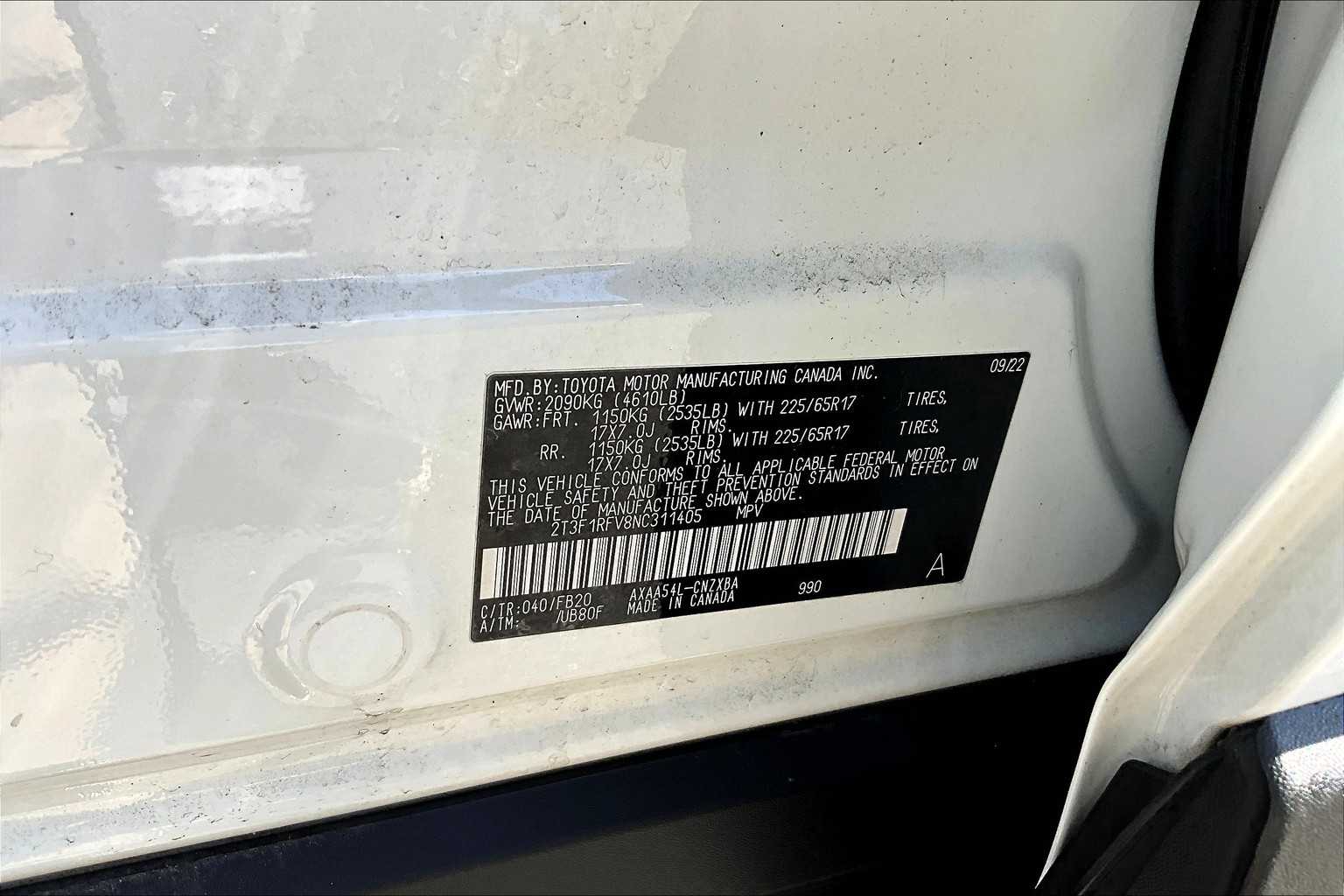 2022 Toyota RAV4 LE - Photo 36