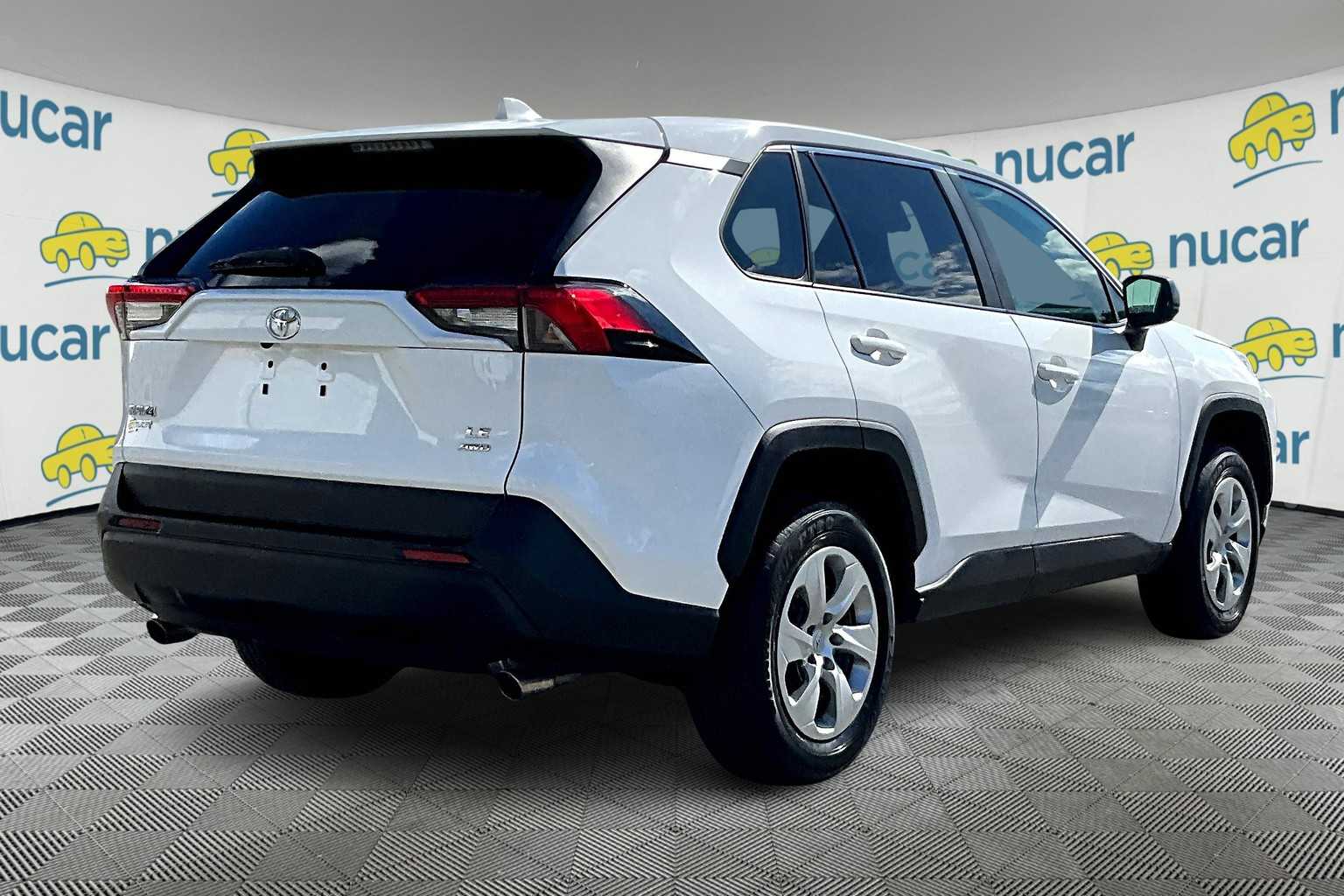 2022 Toyota RAV4 LE - Photo 6