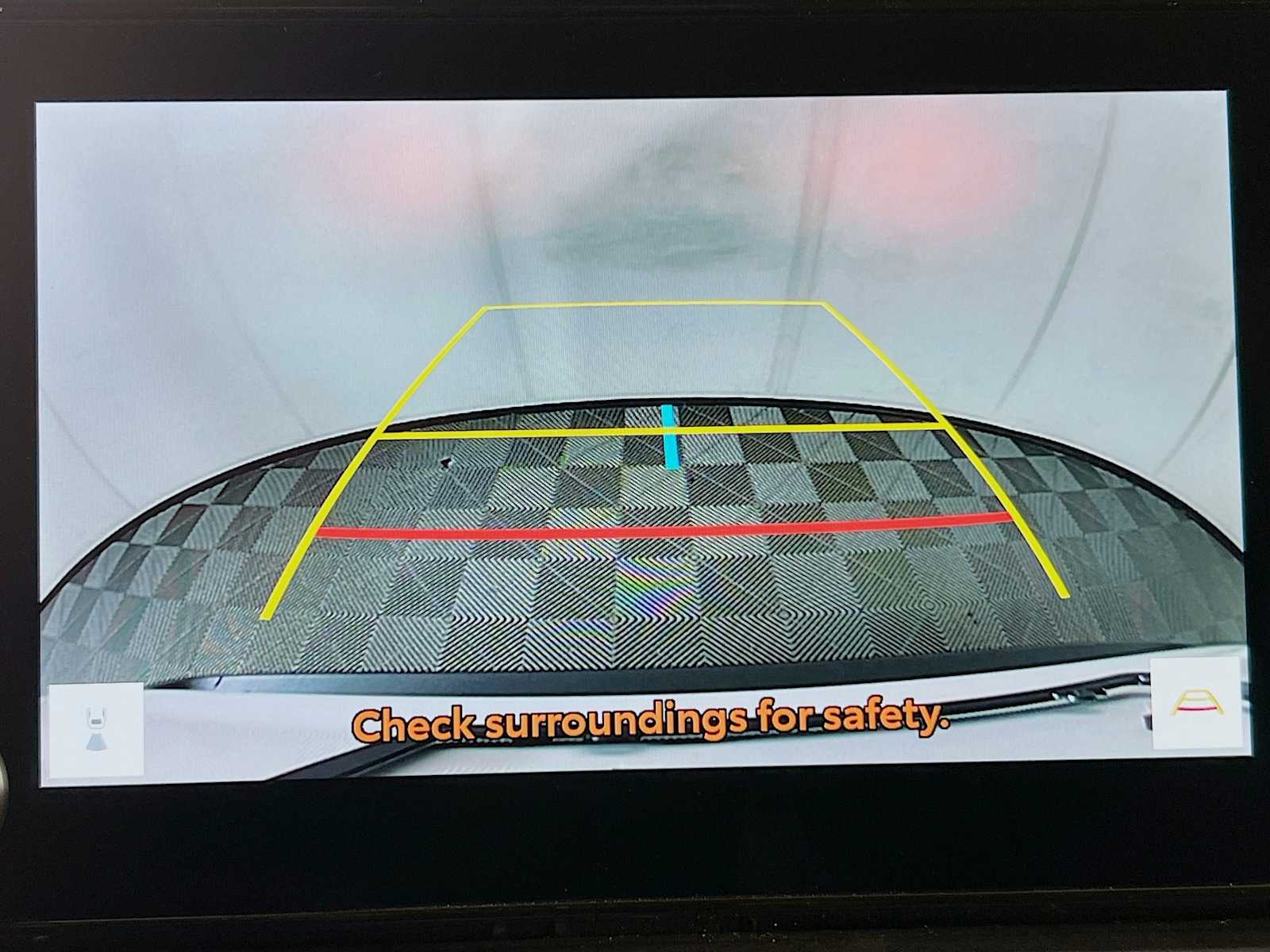2025 Toyota RAV4 XLE - Photo 9