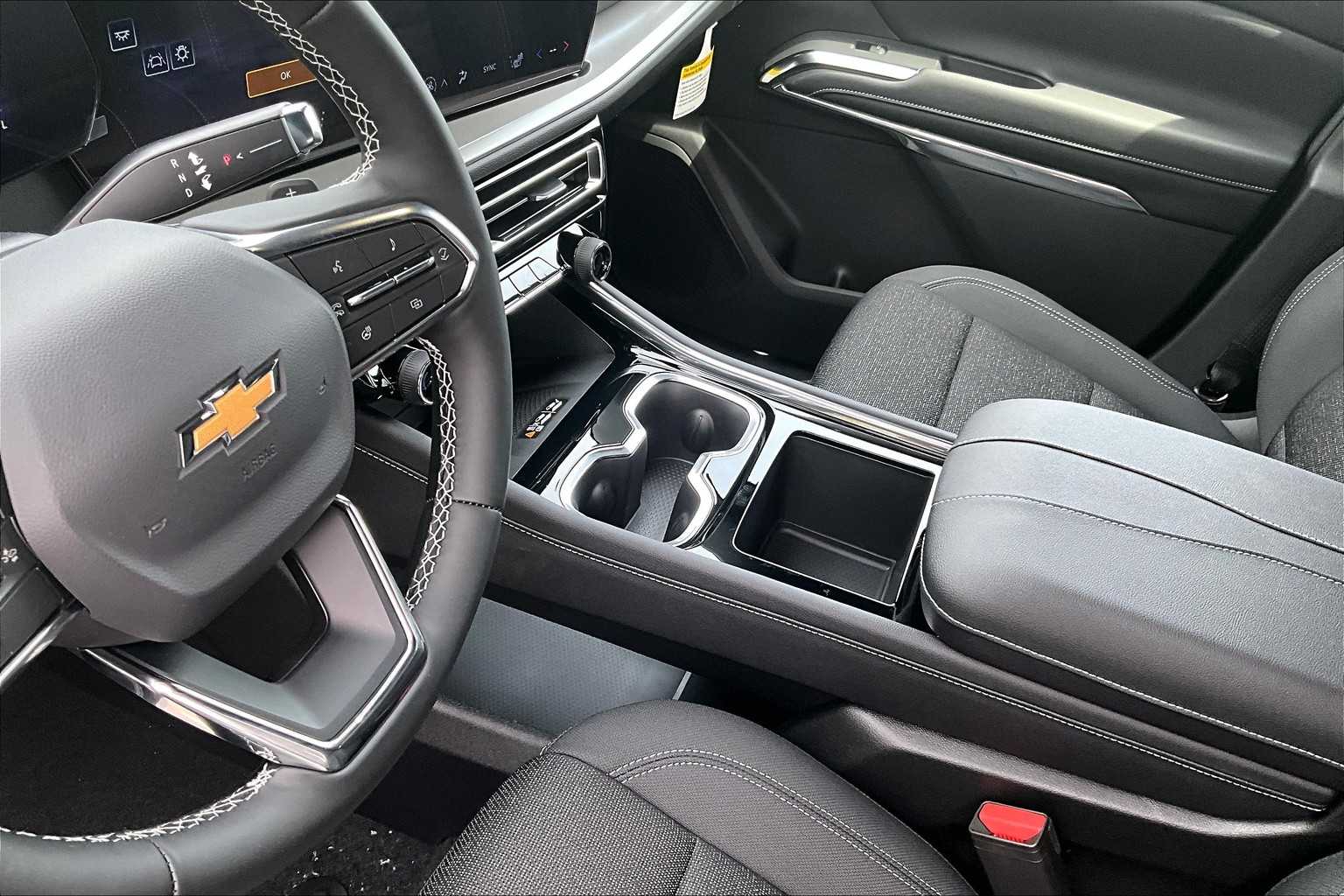 2025 Chevrolet Traverse AWD LT - Photo 14
