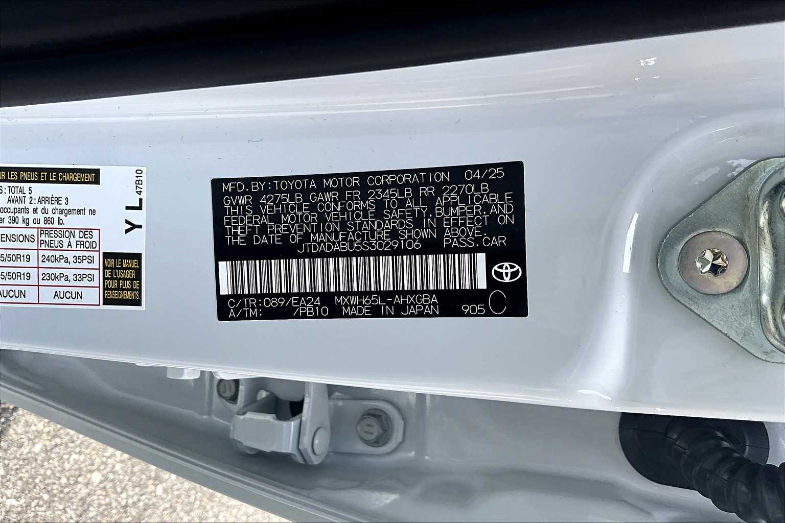 2025 Toyota Prius Nightshade - Photo 18