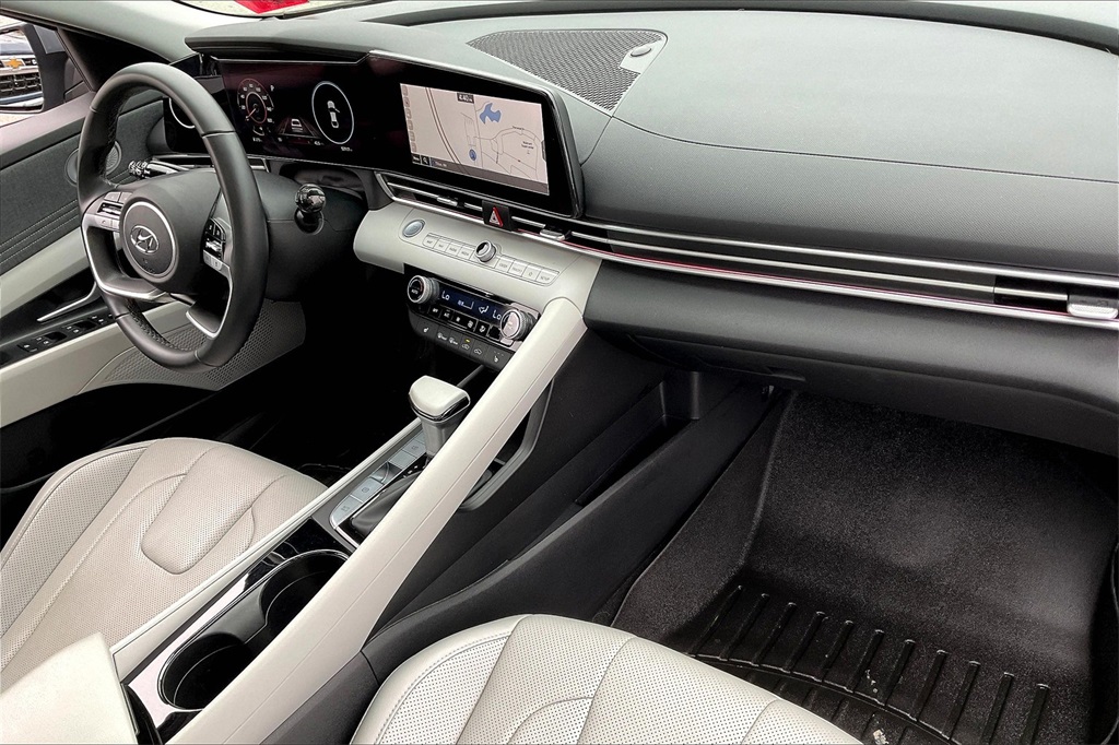 2023 Hyundai Elantra Limited - Photo 13