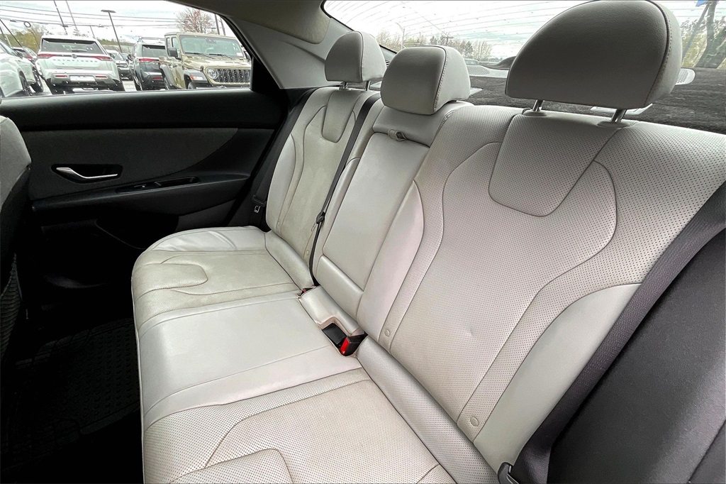 2023 Hyundai Elantra Limited - Photo 14
