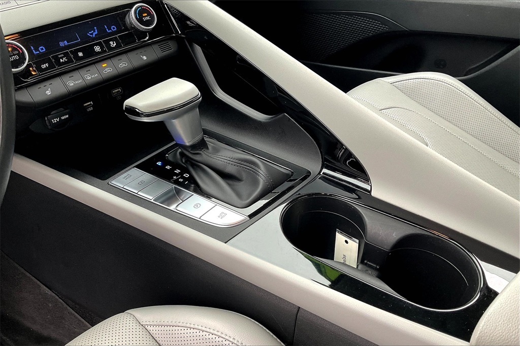 2023 Hyundai Elantra Limited - Photo 19