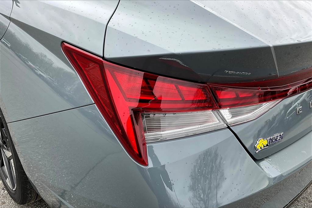 2023 Hyundai Elantra Limited - Photo 31