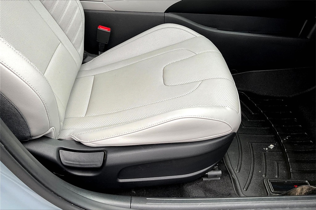 2023 Hyundai Elantra Limited - Photo 36