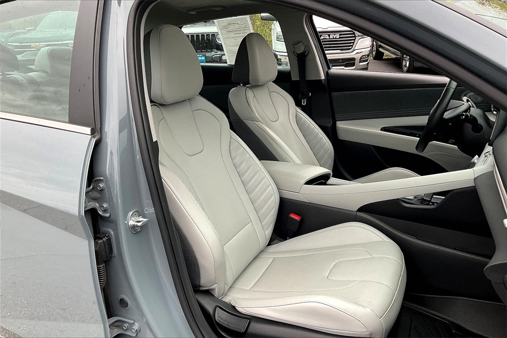 2023 Hyundai Elantra Limited - Photo 10