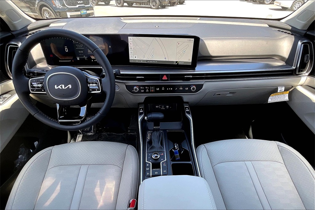 2025 Kia Sorento S - Photo 12