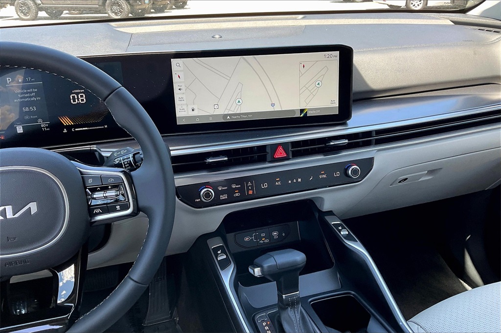 2025 Kia Sorento S - Photo 13