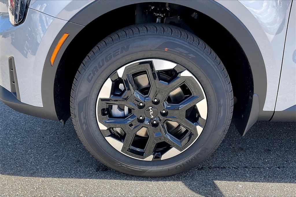 2025 Kia Sorento S - Photo 8