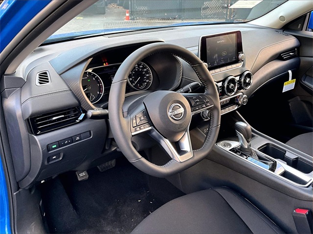 2025 Nissan Sentra SV - Photo 14