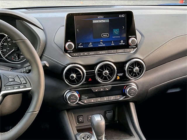 2025 Nissan Sentra SV - Photo 6