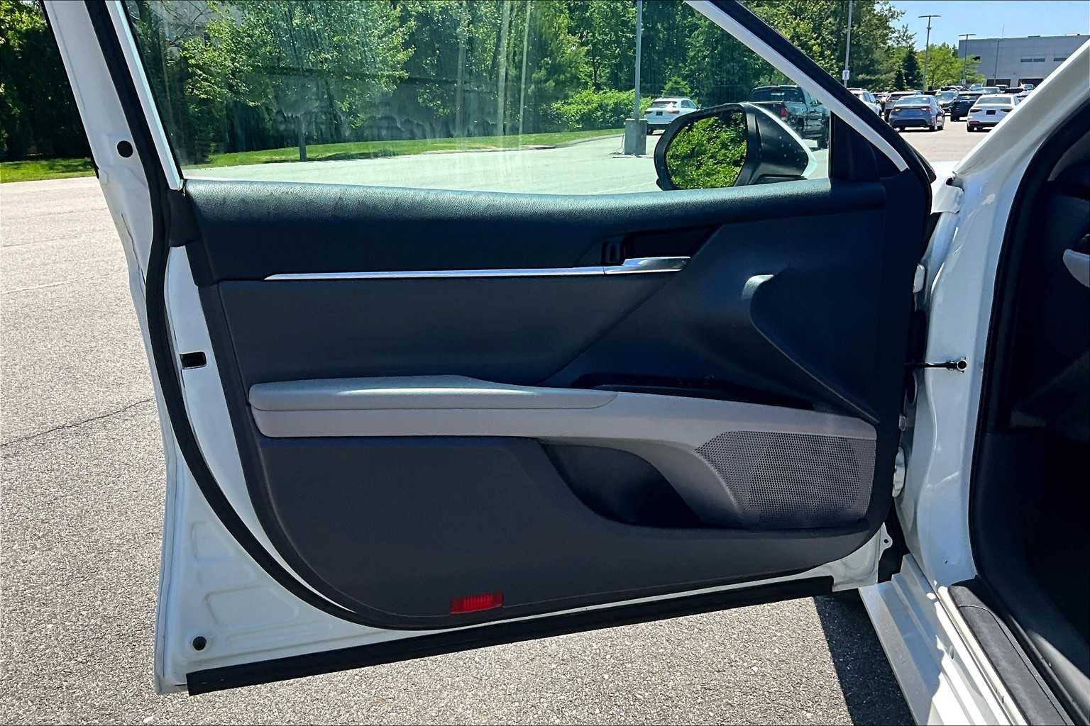 2023 Toyota Camry LE - Photo 9