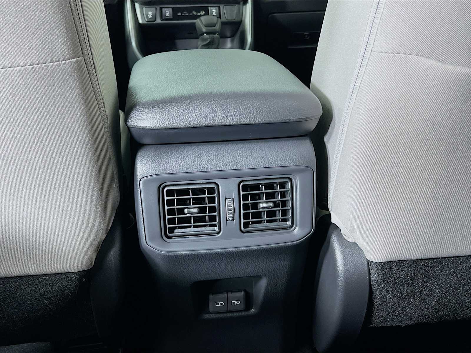 2025 Toyota RAV4 Hybrid XLE - Photo 14
