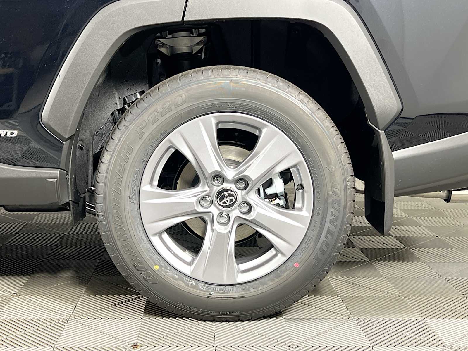 2025 Toyota RAV4 Hybrid XLE - Photo 19