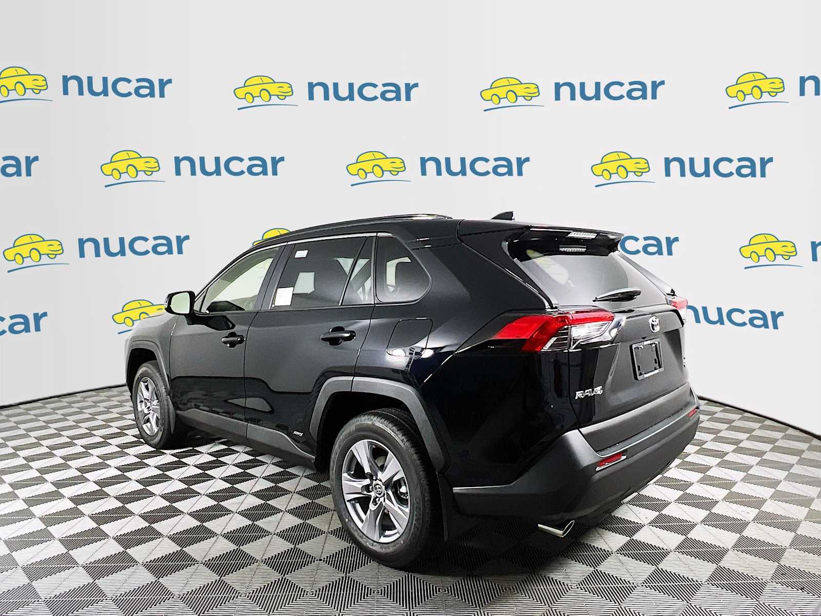 2025 Toyota RAV4 Hybrid XLE - Photo 4