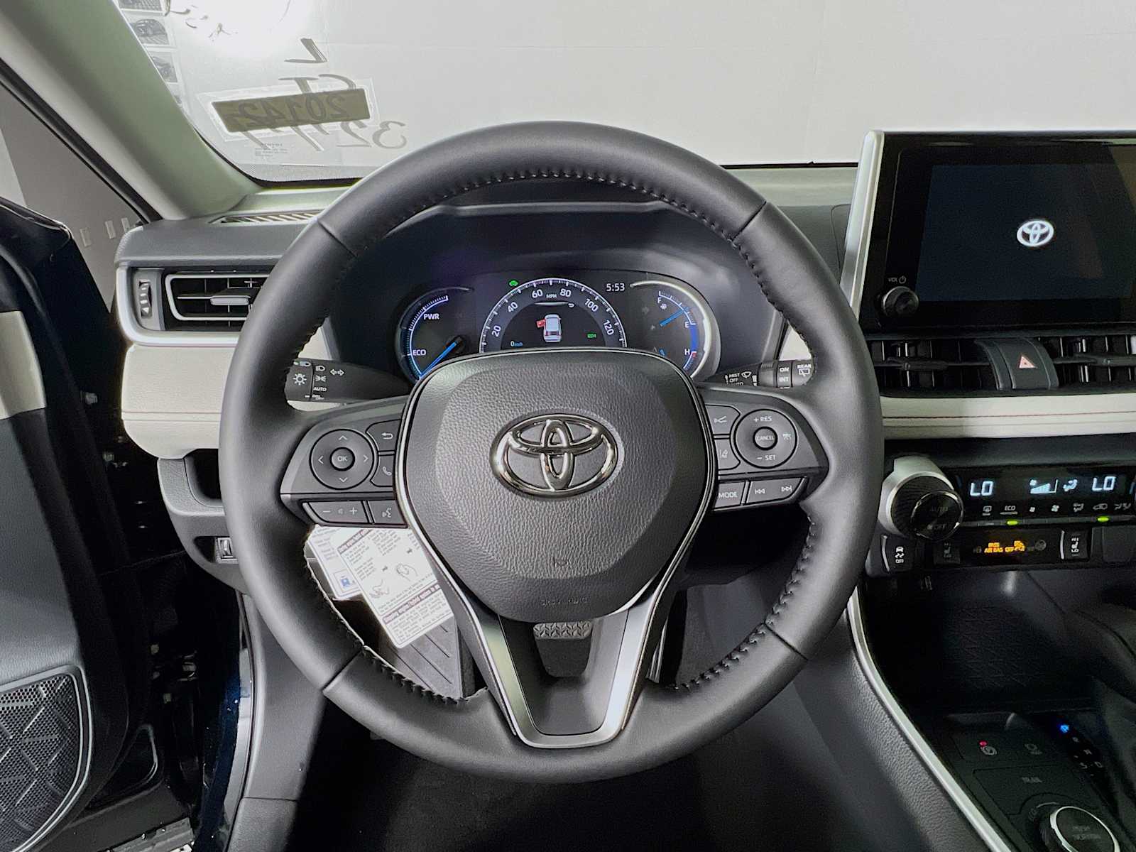 2025 Toyota RAV4 Hybrid XLE - Photo 7