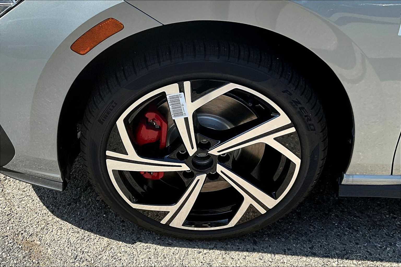 2025 Volkswagen Golf GTI SE - Photo 8