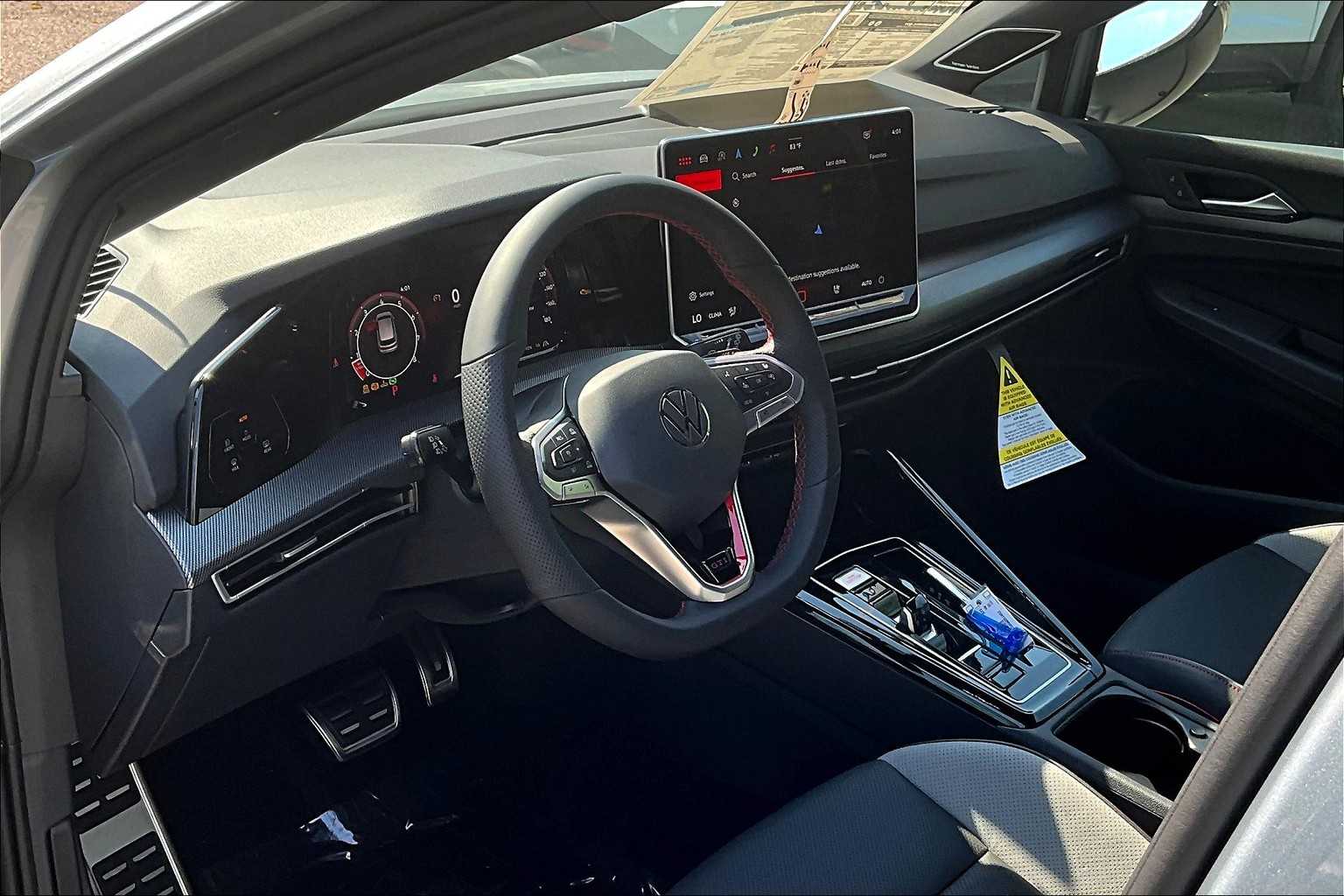 2025 Volkswagen Golf GTI SE - Photo 9