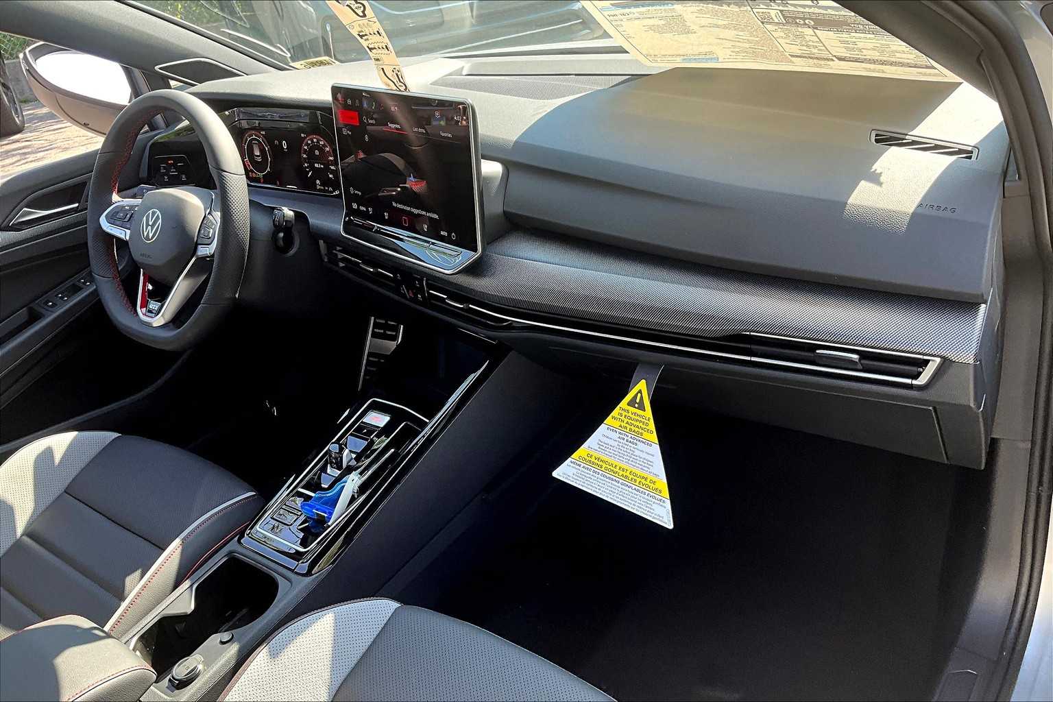2025 Volkswagen Golf GTI SE - Photo 10