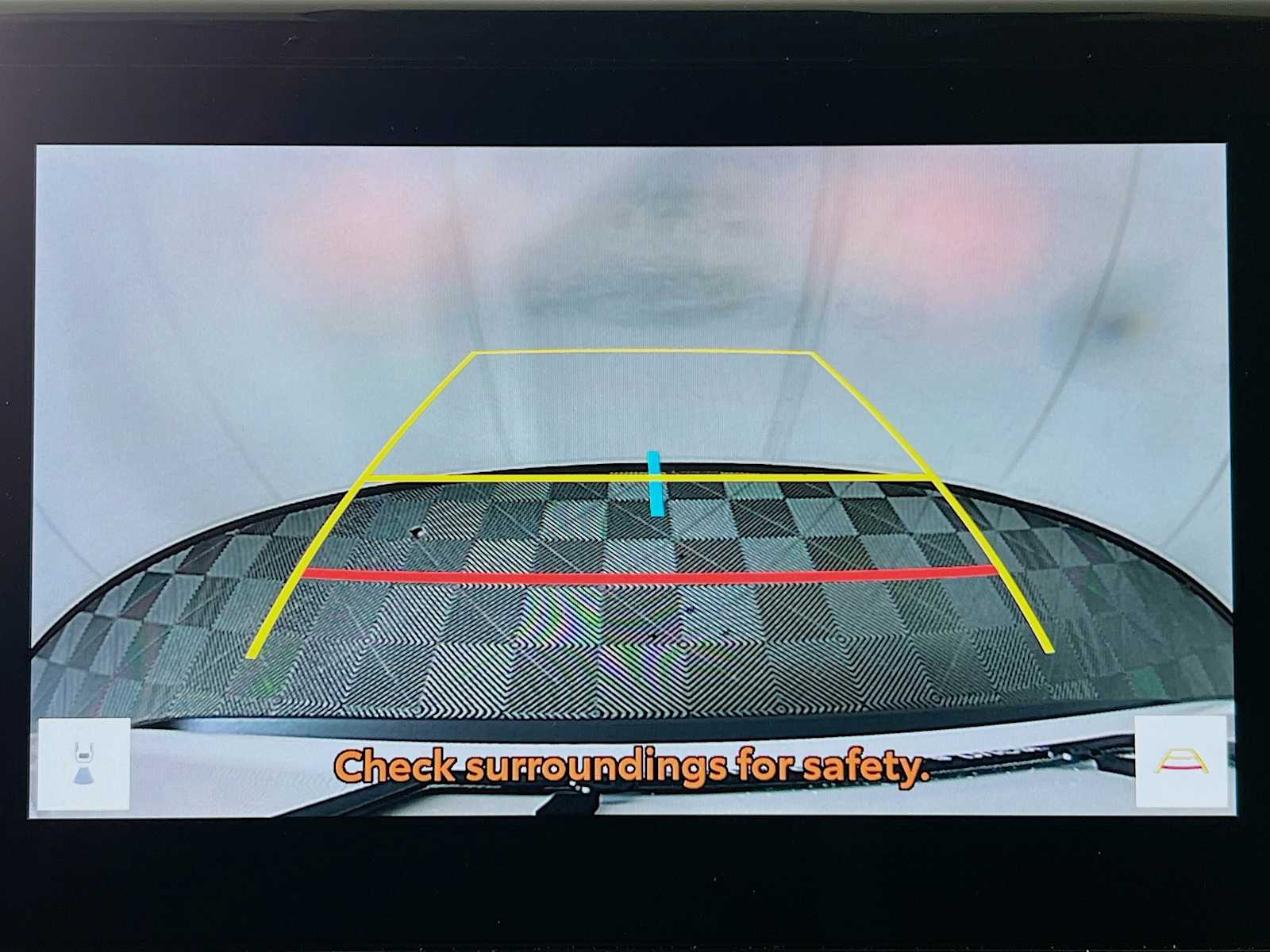 2025 Toyota RAV4 Hybrid XLE - Photo 9